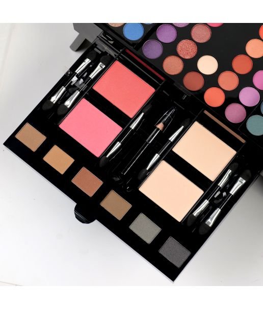 Miss Rose - Blockbuster Makeup Palette ©